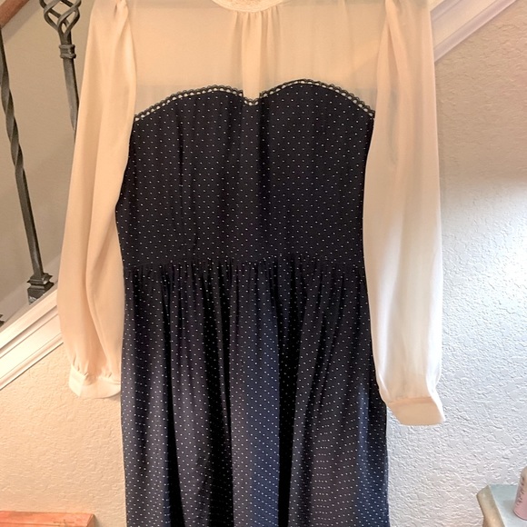 Dresses & Skirts - below the knee dress. Size L